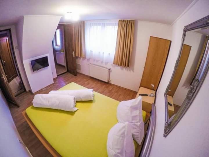Casa Germana Hotel Lupeni  Bagian luar foto
