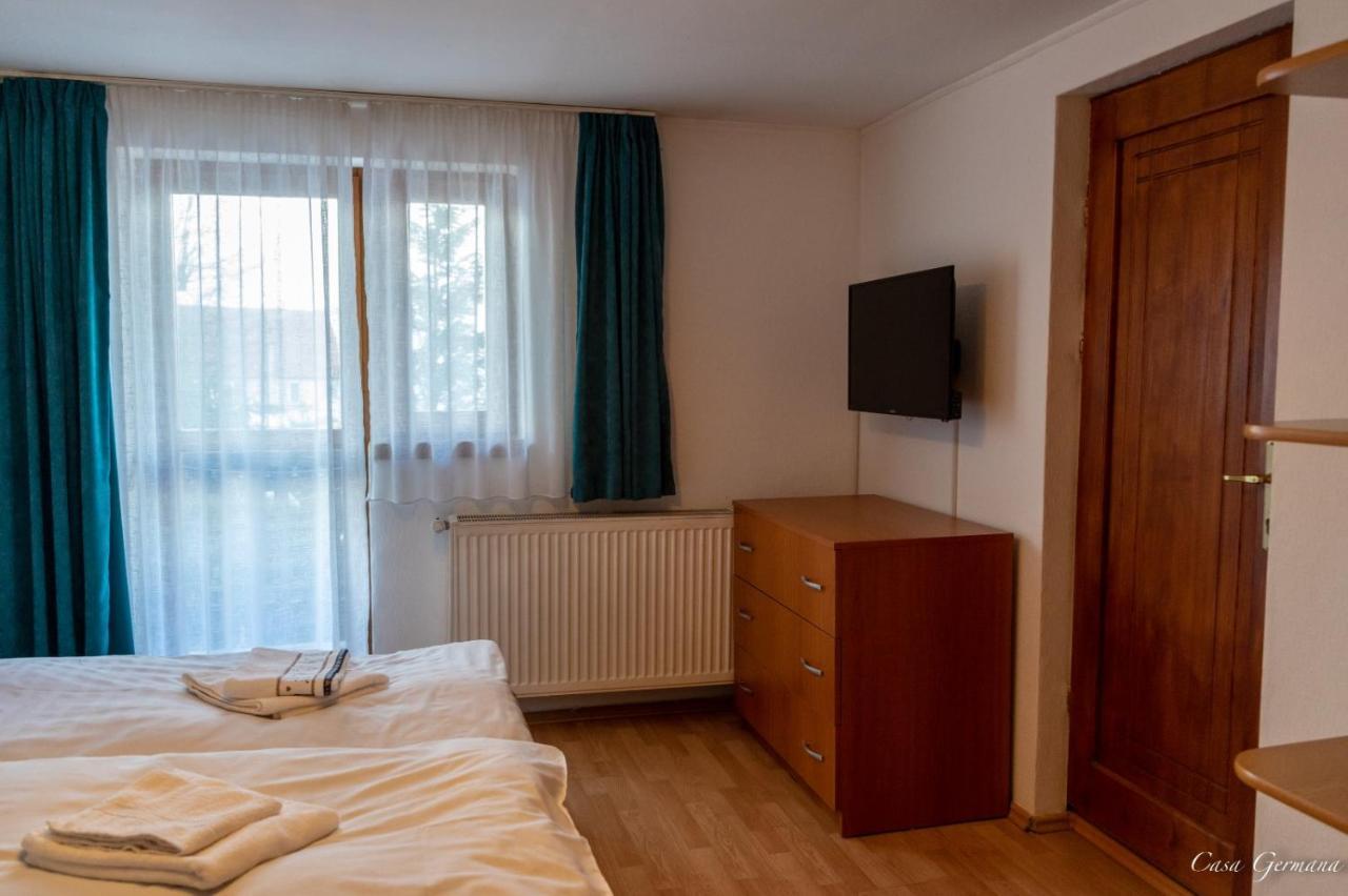 Casa Germana Hotel Lupeni  Bagian luar foto