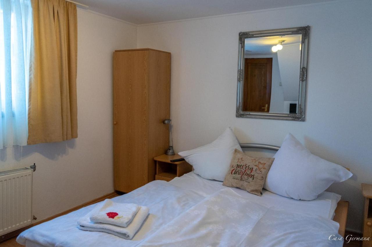 Casa Germana Hotel Lupeni  Bagian luar foto